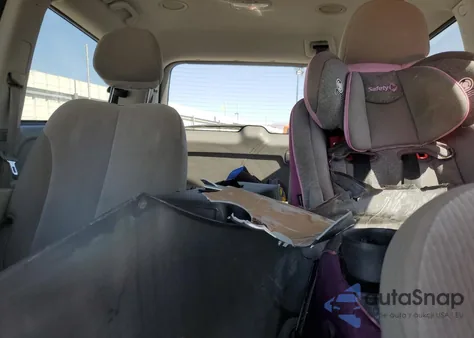 2014 Kia Sedona Lx z USA, uszkodzony, nr VIN KNDMG4C70E6577869